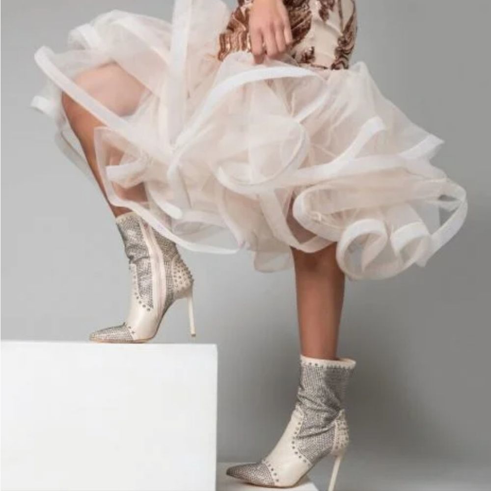 AZALEA WANG EMBROIDERY STILETTO HEEL BOOTIE - Picture 4 of 7